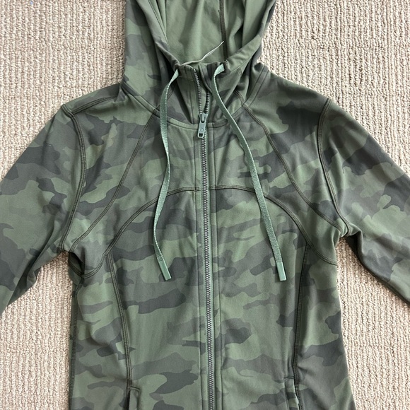 Lululemon Define Jacket Camo – Size 8 - Picture 2 of 10